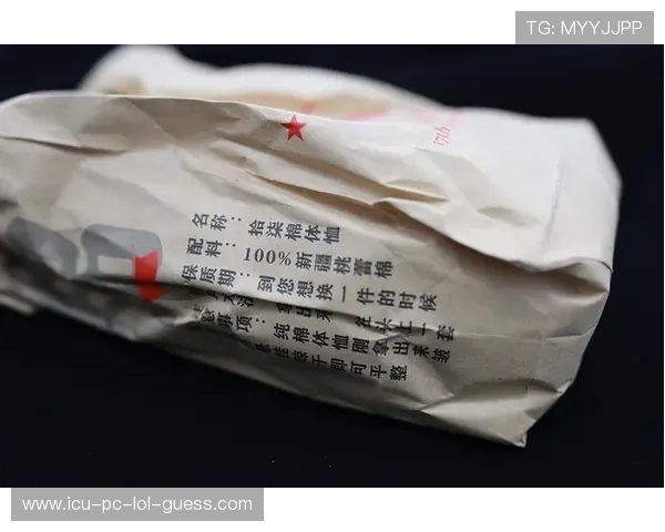 球星穿的足球衣在冬天能否保暖舒适适合日常穿着分析