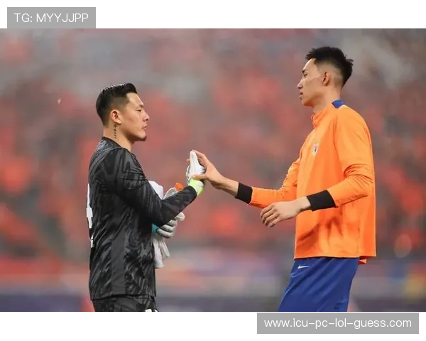 足球巨星突发昏迷场面令人震惊球迷呼喊早日康复重返赛场